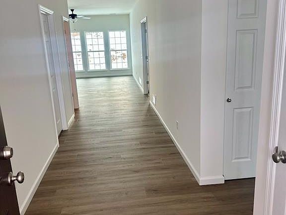 3rd image of 105 Bluffview Dr