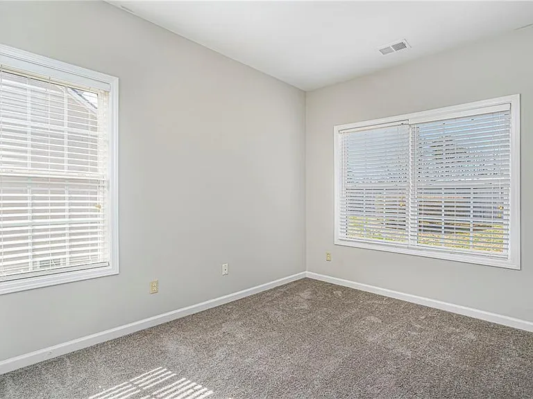 1439 Bluff Valley Cir — Photo 7