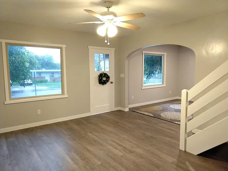 433 E Center St — Photo 1