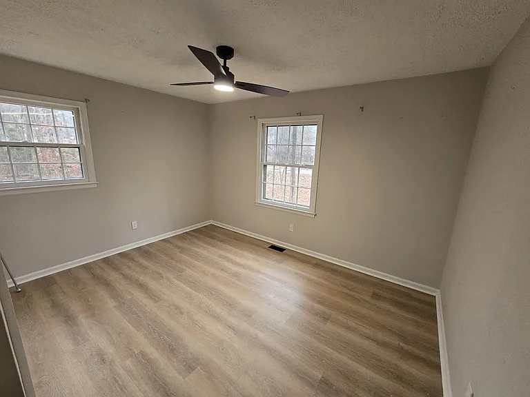 812 Holmes St — Photo 11