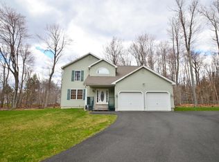 4118 Rosetree Cir, Tobyhanna, PA 18466