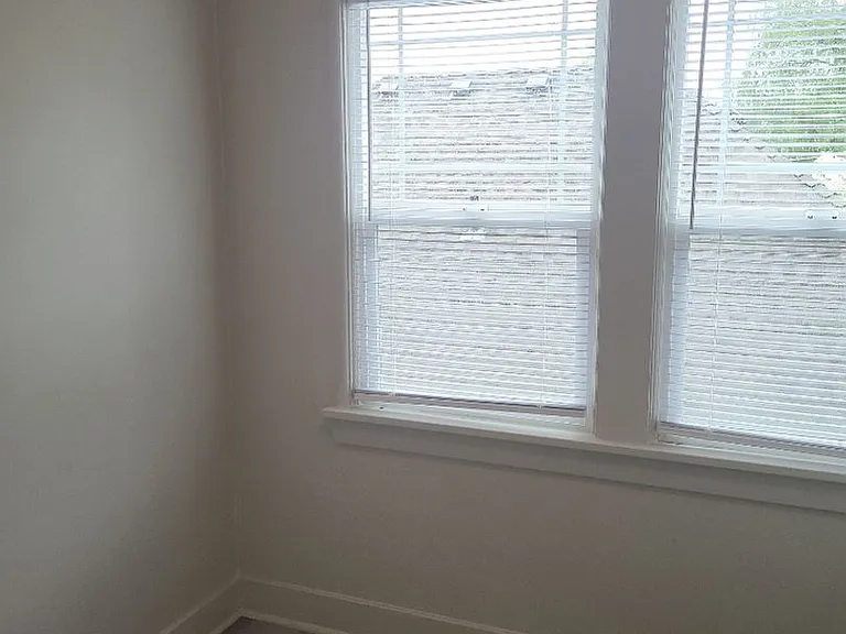 615 NE 6th Ave — Photo 12