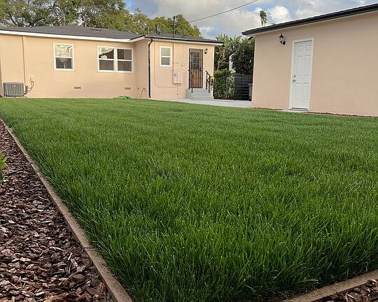 5th image of 15605 S Berendo Ave