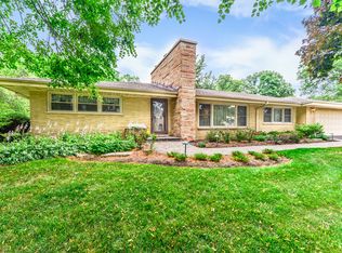 730 E Sherwood Dr, Addison, IL 60101