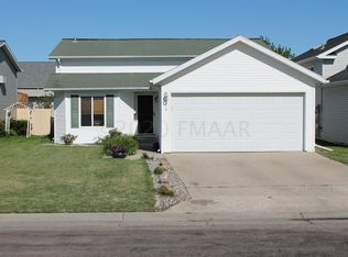 718 47 1/2 St S, Fargo, ND 58103