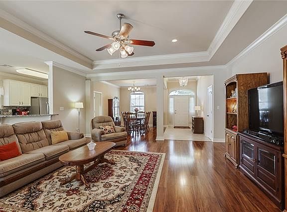 3rd image of 121 Fashion Blvd