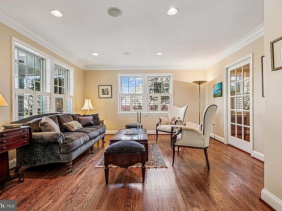 5th image of 10237 Parkwood Dr