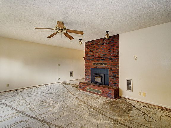 4th image of 700 NW 80th St