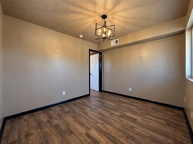 2 bed, 1.0 bath, 800 sqft, $1,100 — Photo 3