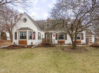 526 College Ter, Dekalb, IL 60115