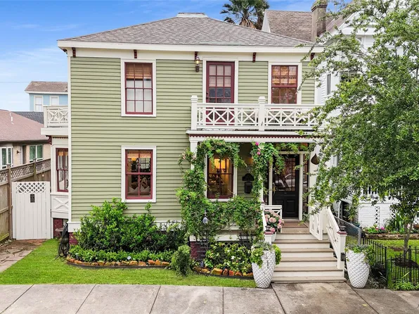 1305 Post Office St, Galveston, TX 77550