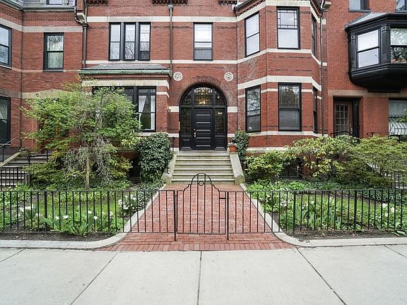 2nd image of 380 Marlborough St #3