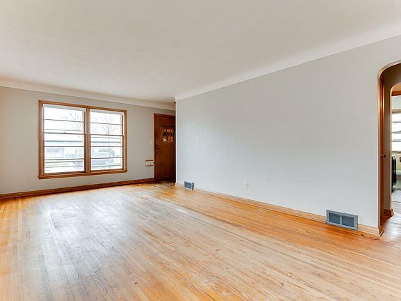 3rd image of 1021 Blair Ave