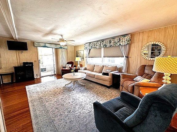 4th image of 352 Lakeside Ranch Cir