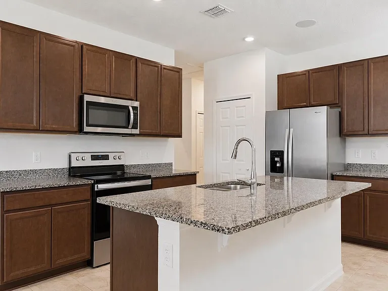 2824 Neverland Dr — Photo 2