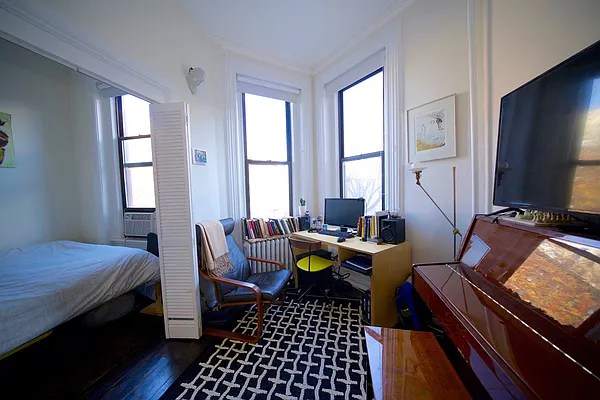 Rented by Dwell Residential Inc | media 34