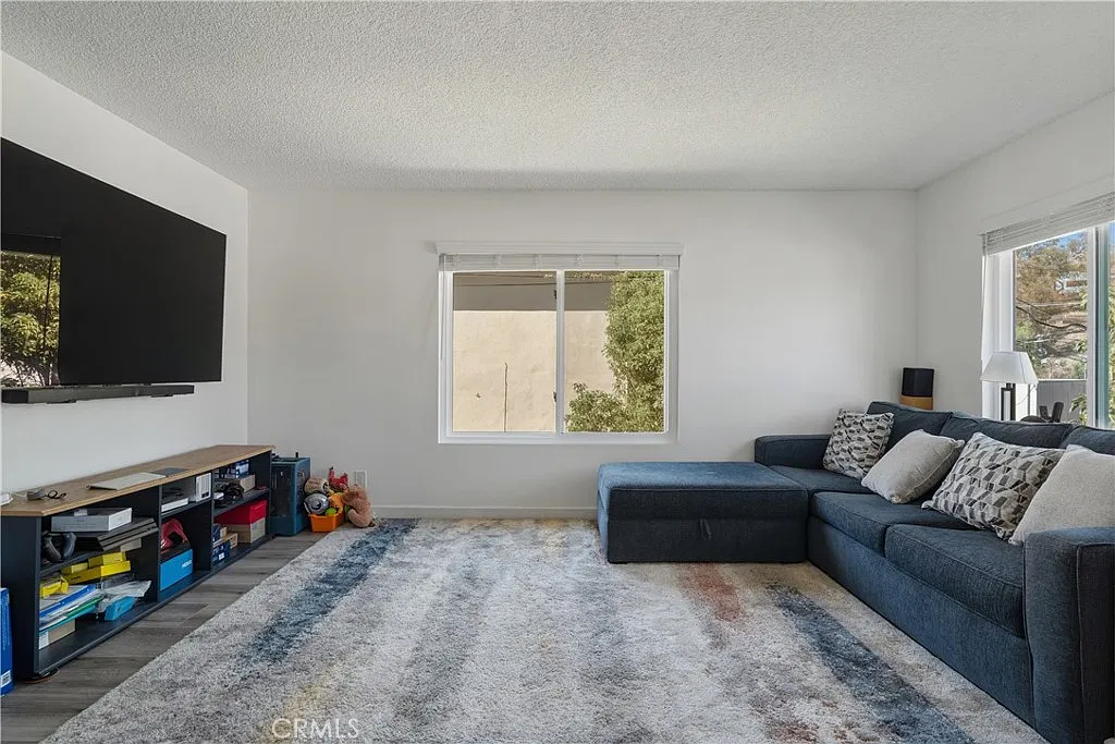 2 bed, 733 sqft, $2,500 — Photo 4