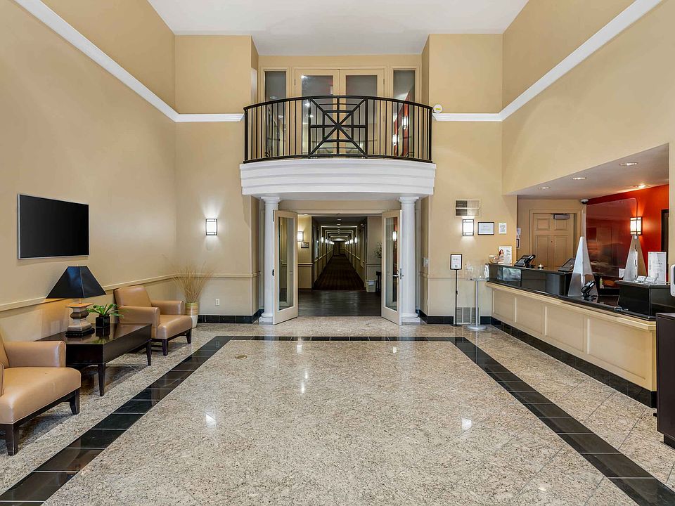 Lobby and Guest Check-in