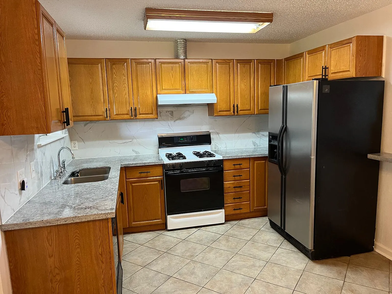 3 bed, 1100 sqft, $2,000 — Photo 4
