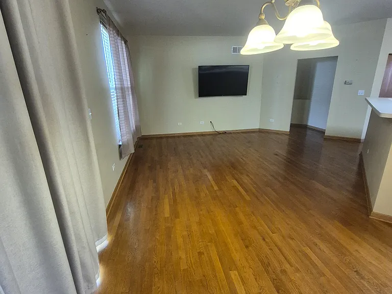 1628 Devonshire Ln — Photo 8