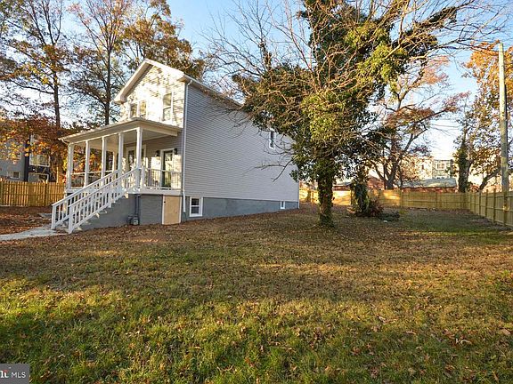 3rd image of 6200 Clay St NE