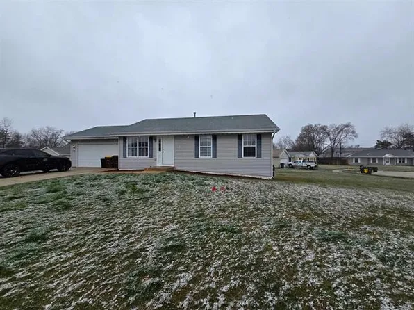 3136 Holiday Dr, Rockford, IL 61109