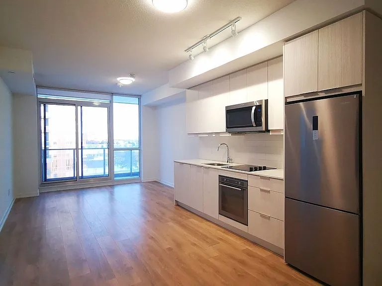 36 Manor Rd E #524 — Photo 2