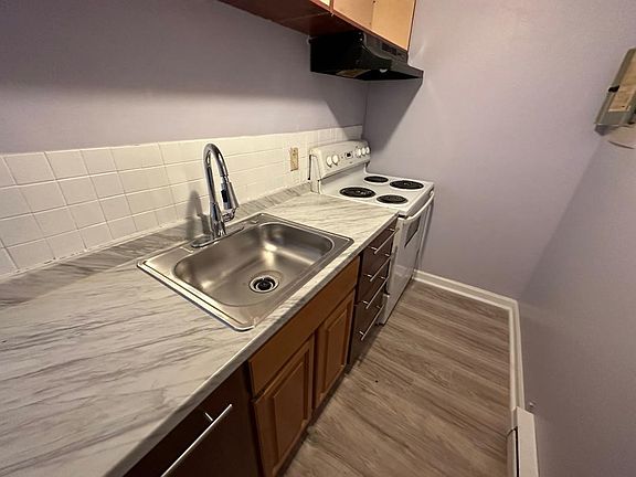 3rd image of 3325 N 19th St Floor 1