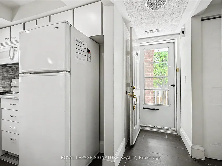 101 Bristol Rd E #221 — Photo 3
