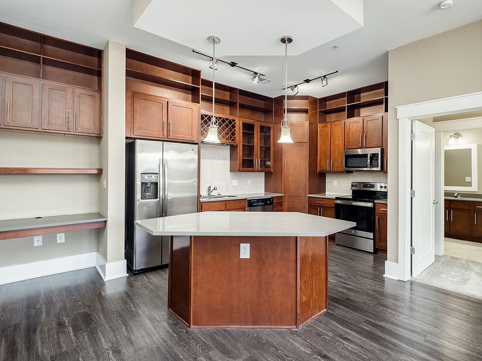Luxury Mid-Rise Kitchen
