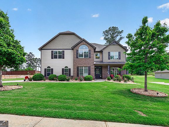 2nd image of 270 Darien Dr