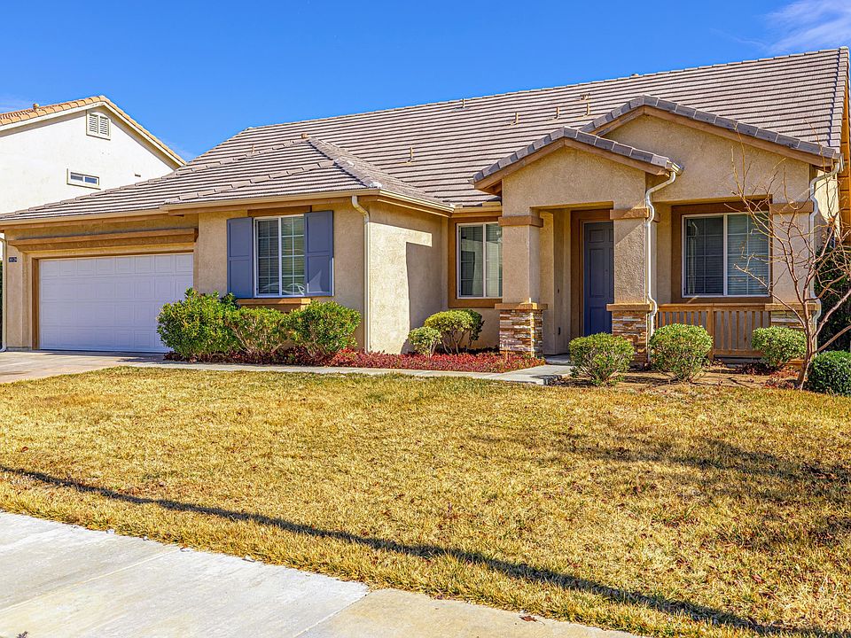 1st image of 39124 Desert Holly Ln