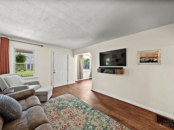 4th image of 6408 Girard Ave