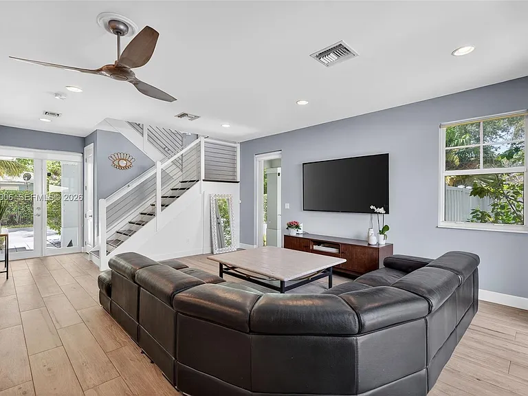 608 SW 15th St — Photo 10