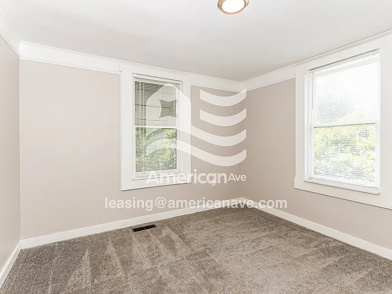1443744_012_bedroom_12.jpg