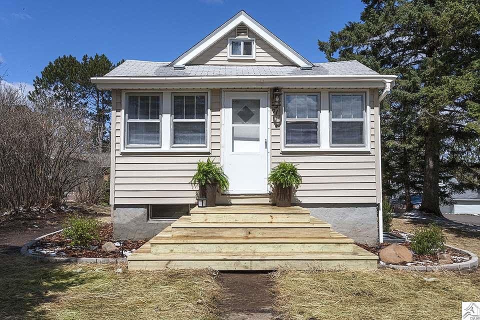 2nd image of 2301 Pershing St