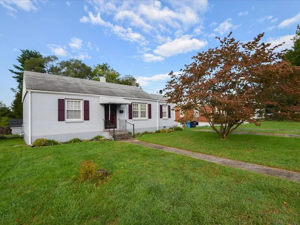 4852 Eden Dr NW, Roanoke, VA 24012