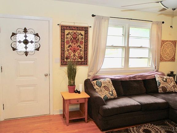 5th image of 607 Woodhaven Dr