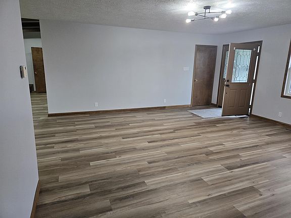 5th image of 211 E 14th St