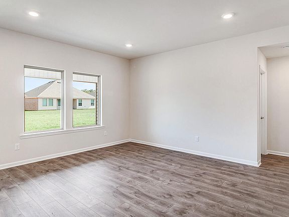 2nd image of 102 Broussard Hill Dr