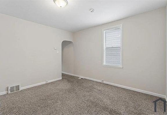 4th image of 121 Union Ave
