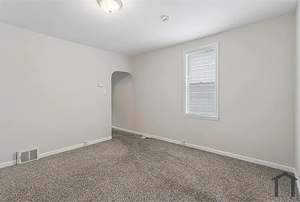 121 Union Ave — Photo 4
