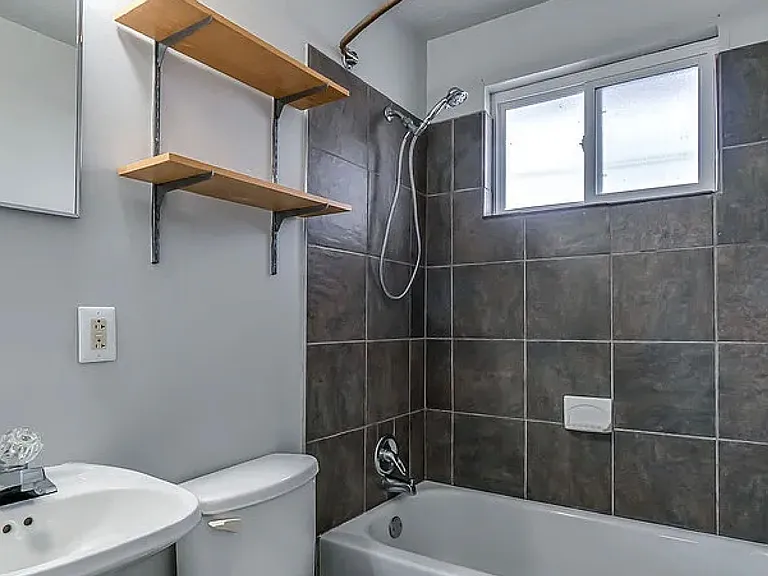 1019 Summit Ave — Photo 9
