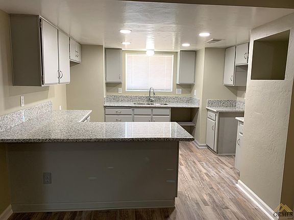 3rd image of 2804 Catalina Dr