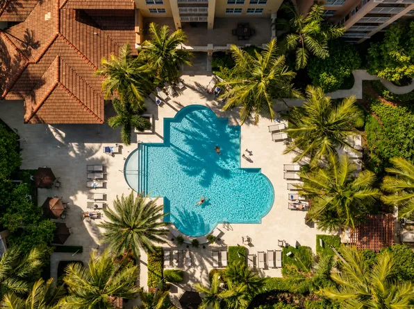 19601 E Country Club Dr, Aventura, FL