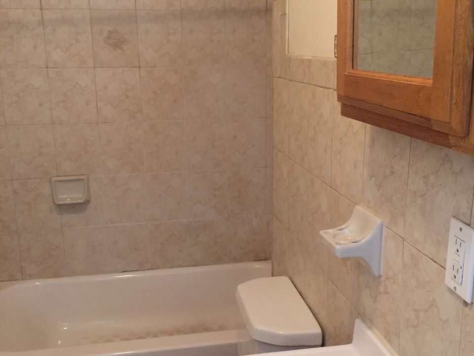 2nd image of 517 30th St APT 41