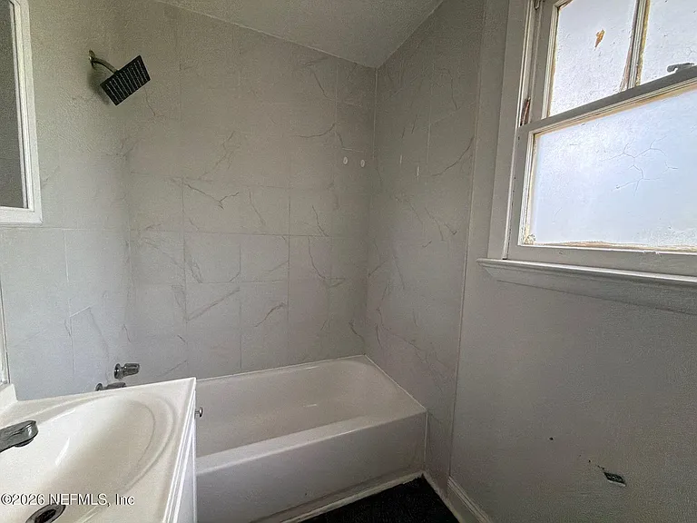 2052 W 17th St — Photo 18