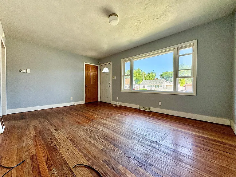 811 Fairway St — Photo 2