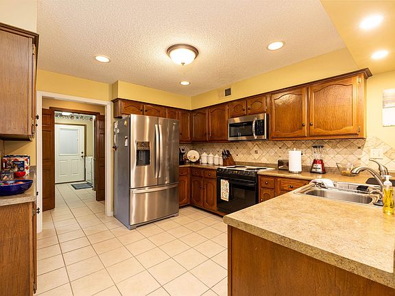 4th image of 2477 Fairway Oaks Dr