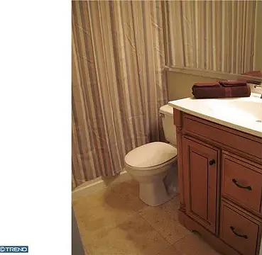 1801 Hawthorne Ct #1801 — Photo 3
